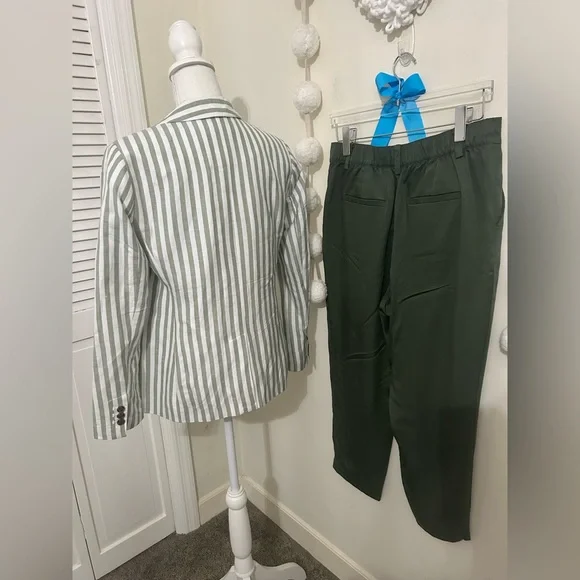 Lot Loft Modern striped Blazer AND Emory Pants - Picture 16 of 16